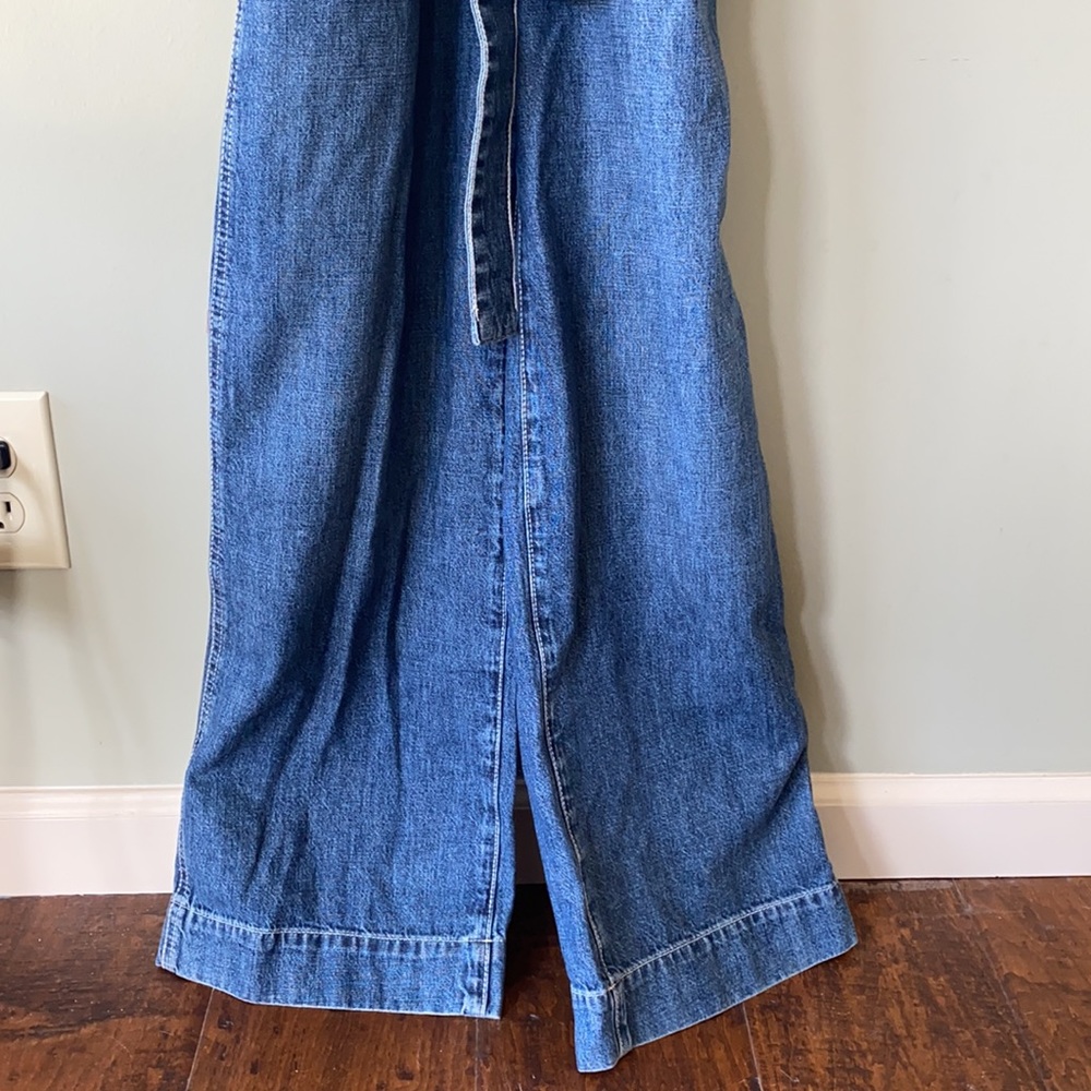 GAP - Picture 2 of 3